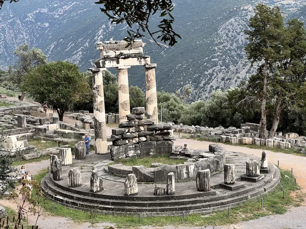 delfi-temple-of-athens-pronaia