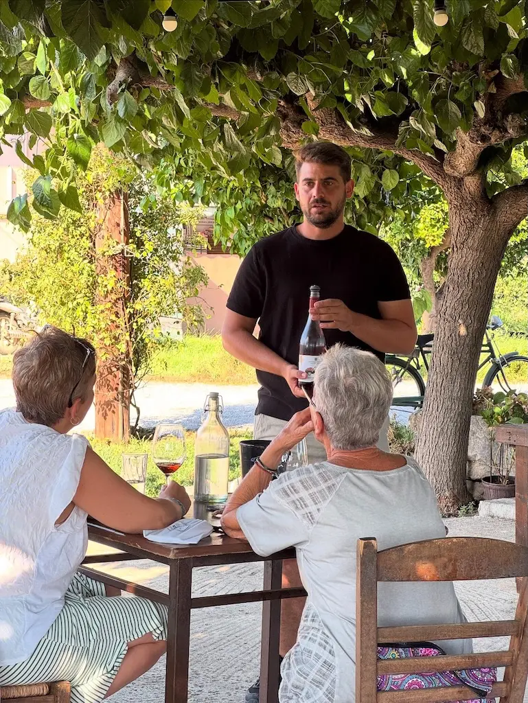 skoumpris winery chalkida