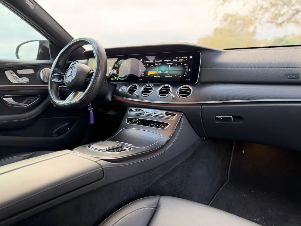 Mercedes E-Class AMG Hybrid Business Class & Chauffeur Hire - The Greek Taxi8